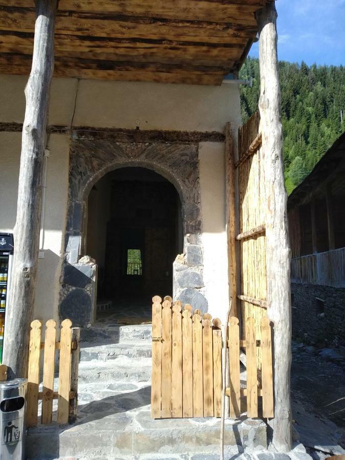 Raul Lushnu Darbaz Bed & Breakfast Mestia Eksteriør bilde